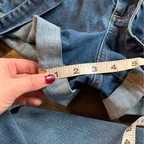 Super High Waist shortie denim shorts with belt - Picture 7 of 9